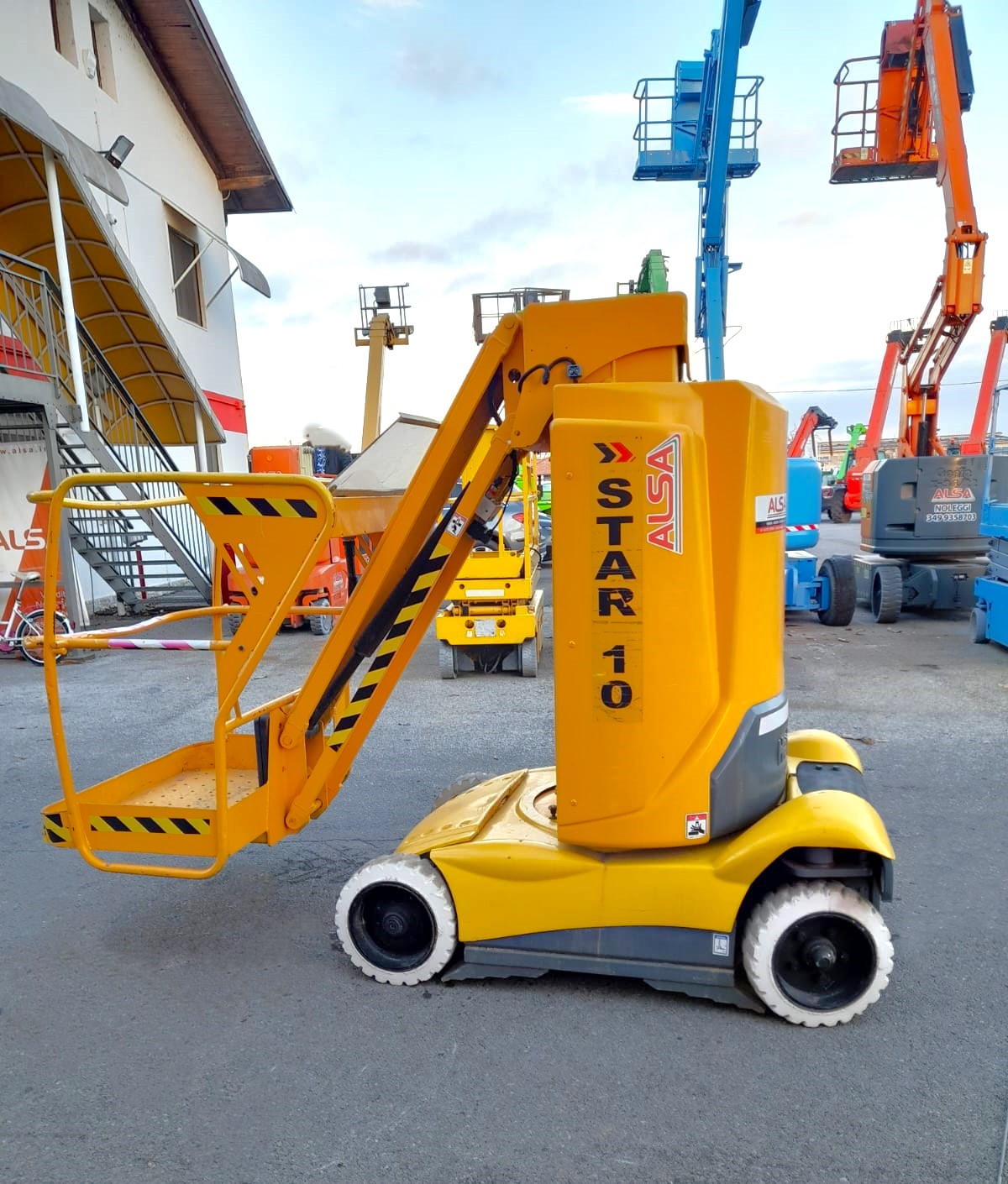 Elevatore a braccio elettrico